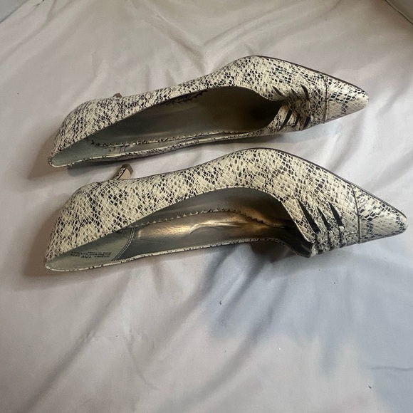 AVENUE SHOES - Picture 2 of 10